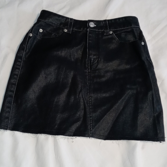 Forever 21 shiny metallic black mini skirt - Picture 1 of 6